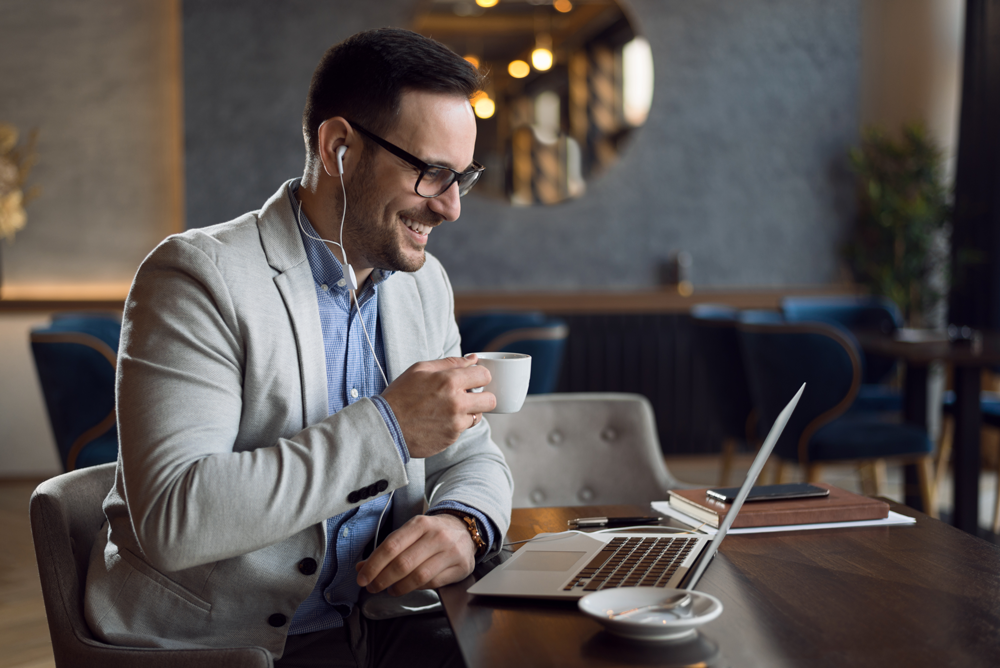 AI & UCaaS Trends to Reshape 2026: Customer Care for Small Business